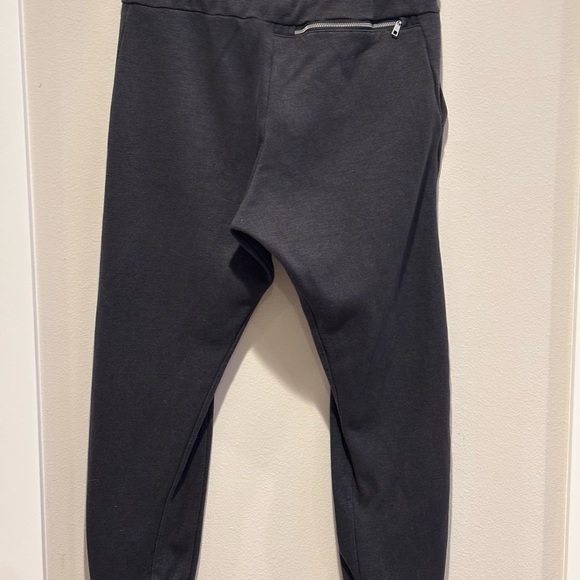 Nike Black/Gray Sweatpants with Elastic Waistband and Relaxed Fit - Picture 4 of 6